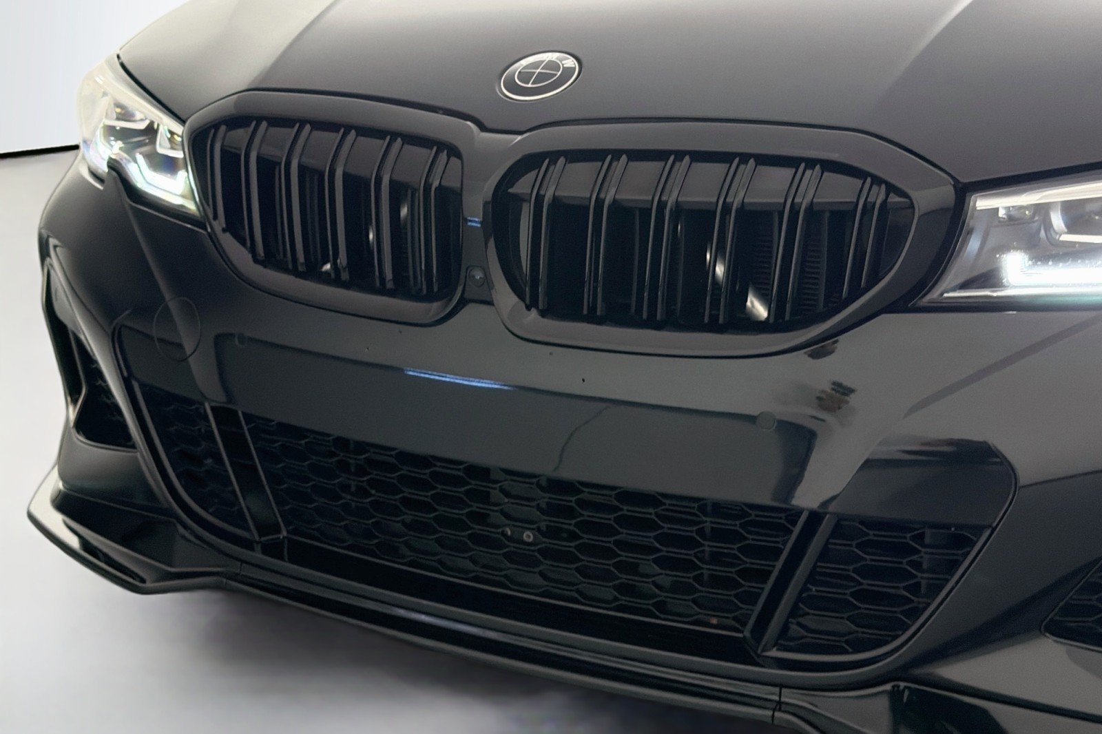 Used 2020 Black Sapphire Metallic BMW M340i image 13