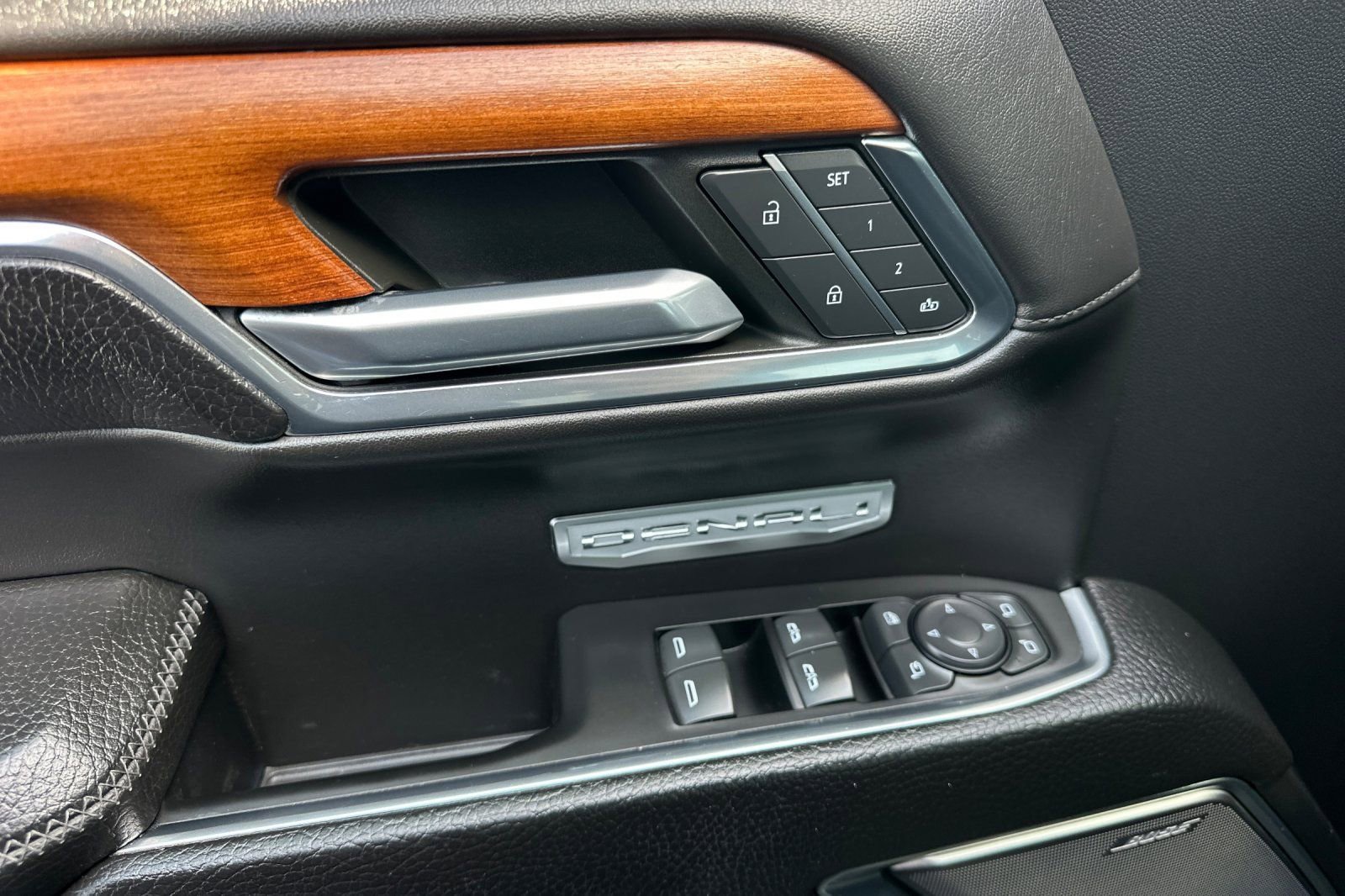 Used 2022 Onyx Black GMC Denali image 11