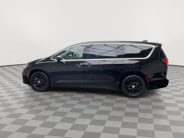 Used 2025 Diamond Black Crystal Pearlcoat Chrysler Select image 36