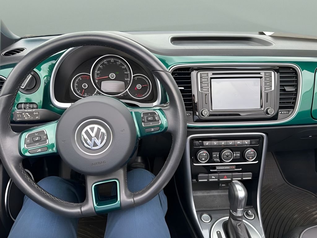 Used 2018 Bottle Green Metallic/Black Roof Volkswagen 2.0T SE image 11