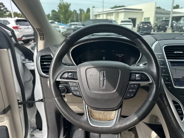 Used 2020 White Lincoln Reserve image 15