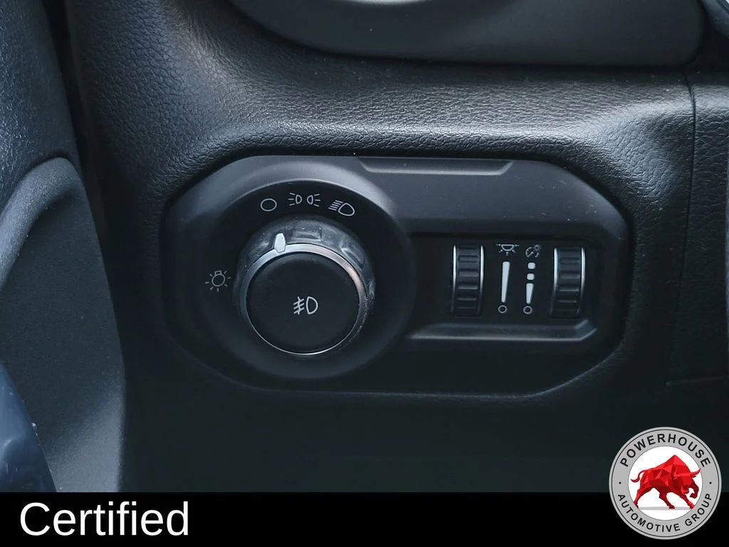 Used 2018 White Jeep Unlimited Sport image 27