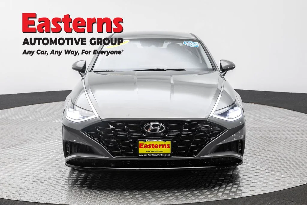 Used 2023 Gray Hyundai SEL image 2