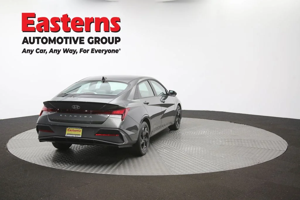 Used 2026 Gray Hyundai SEL Sport image 39