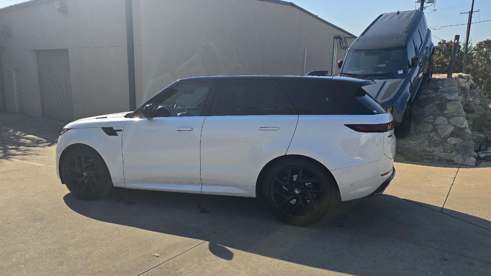 Used 2024 Ostuni Pearl White Land Rover P400 Dynamic SE image 2