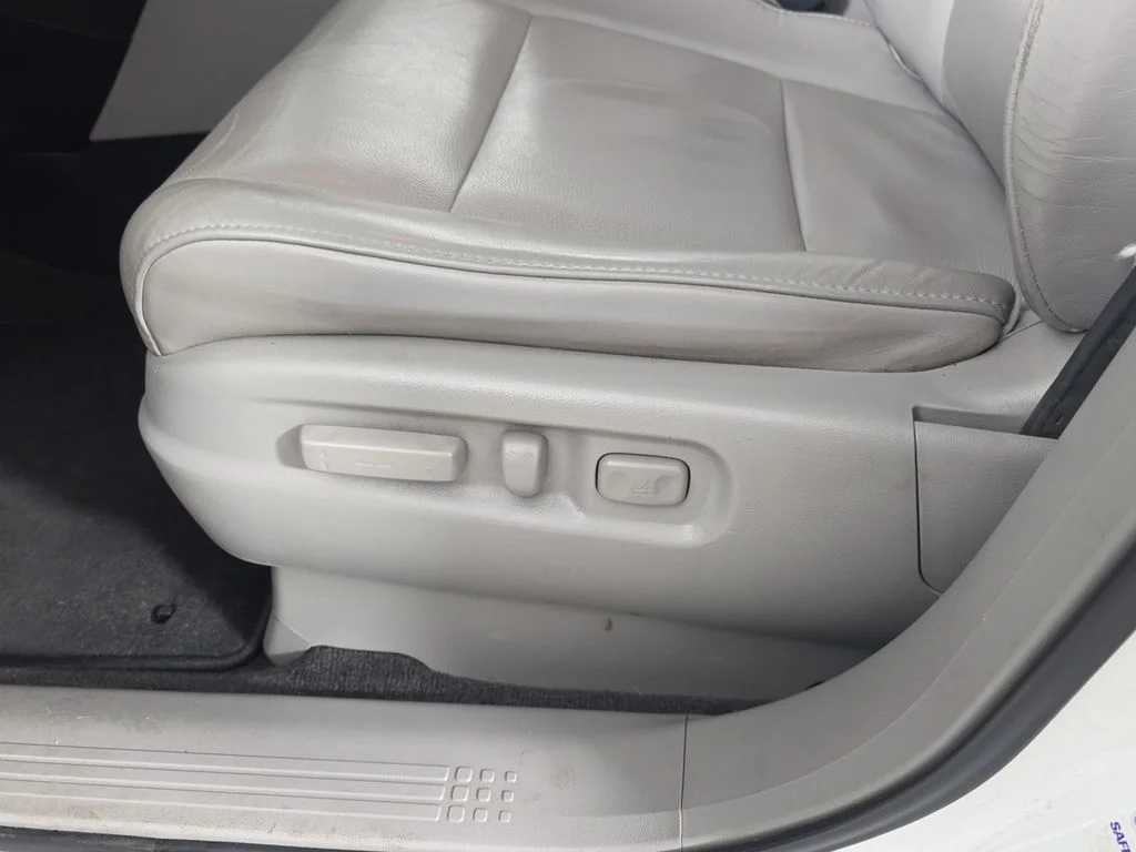 Used 2011  Honda EX-L image 17