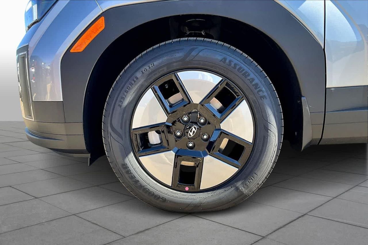 New 2026 Shimmering Silver Hyundai SEL image 11