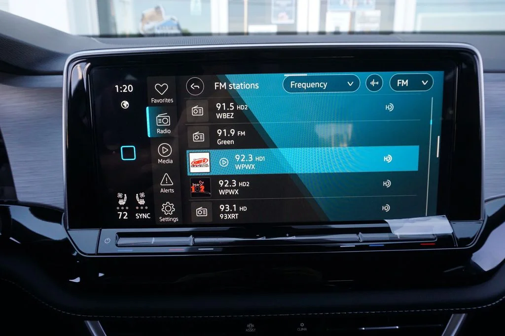 New 2026 Green Volkswagen 2.0T SE w/Technology image 15