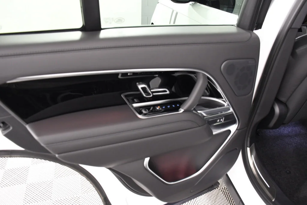 Used 2026  Land Rover SE image 25