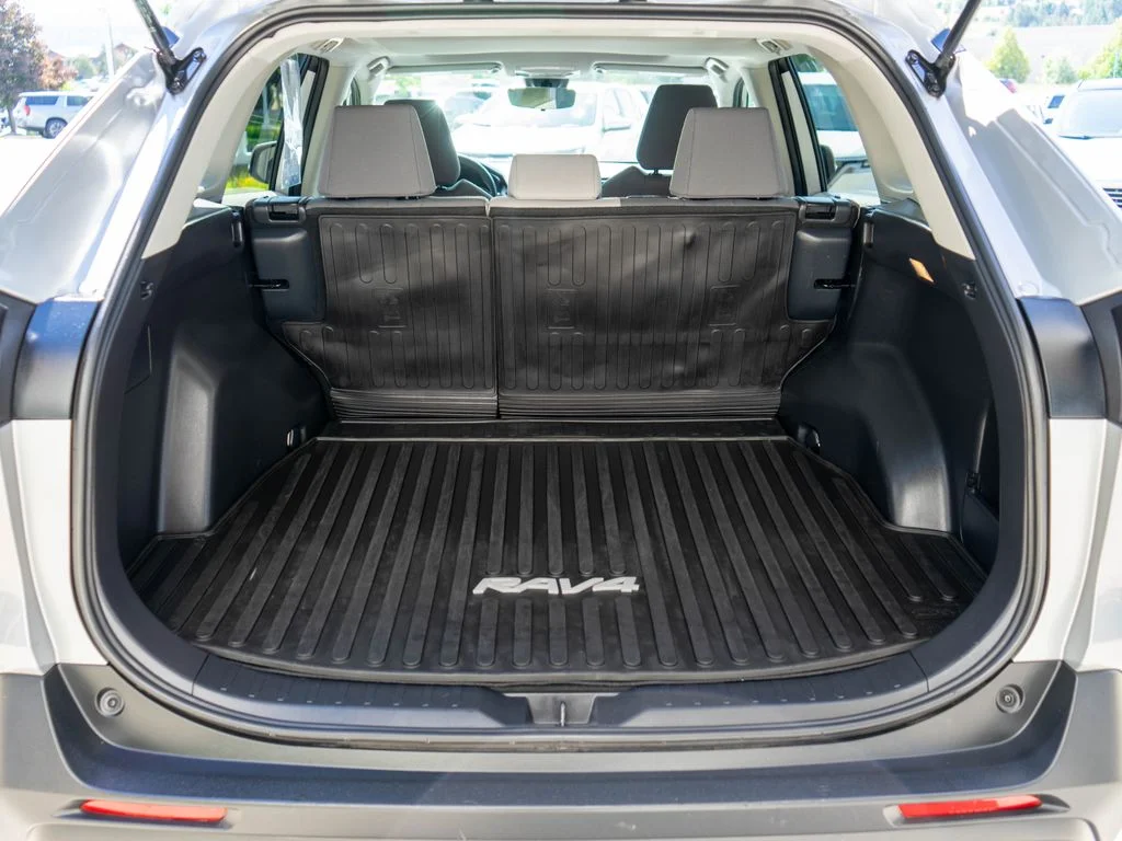 Used 2019 Silver Toyota XLE image 30
