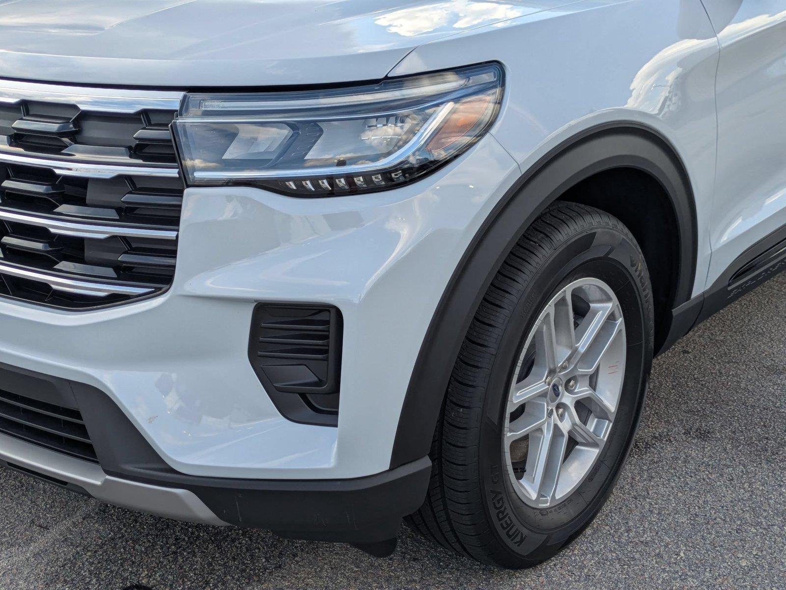 New 2026 Space White Metallic Ford Active image 9