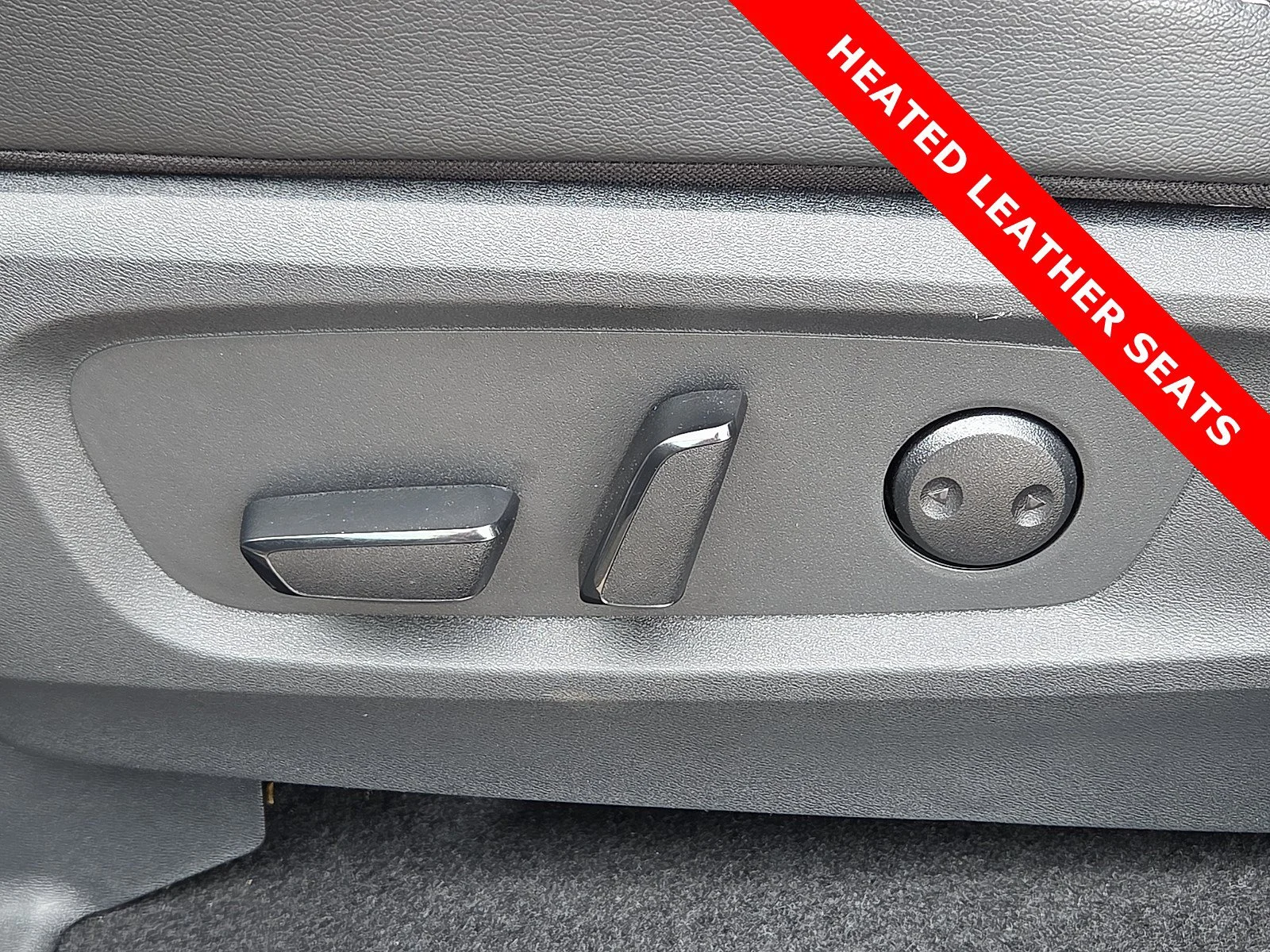 Used 2025 Brilliant Silver Metallic Nissan SL image 16