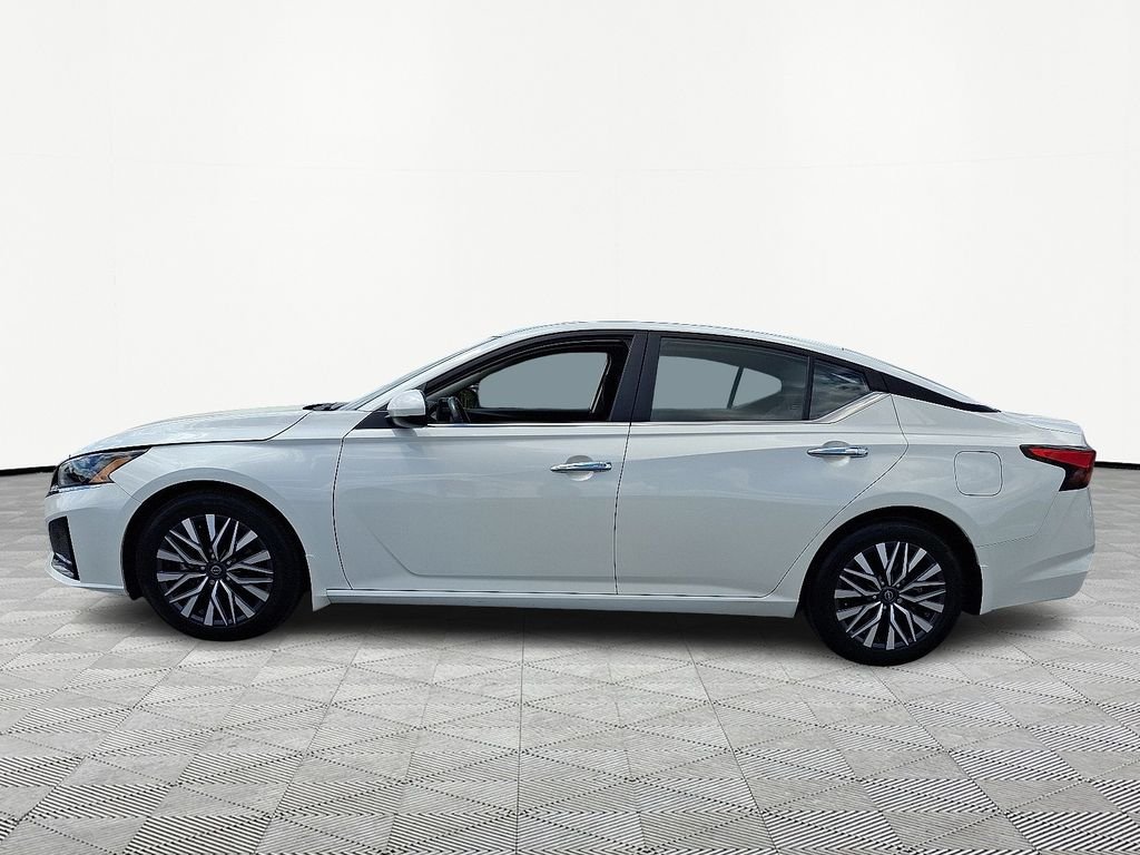 Used 2023 White Nissan 2.5 SV image 4