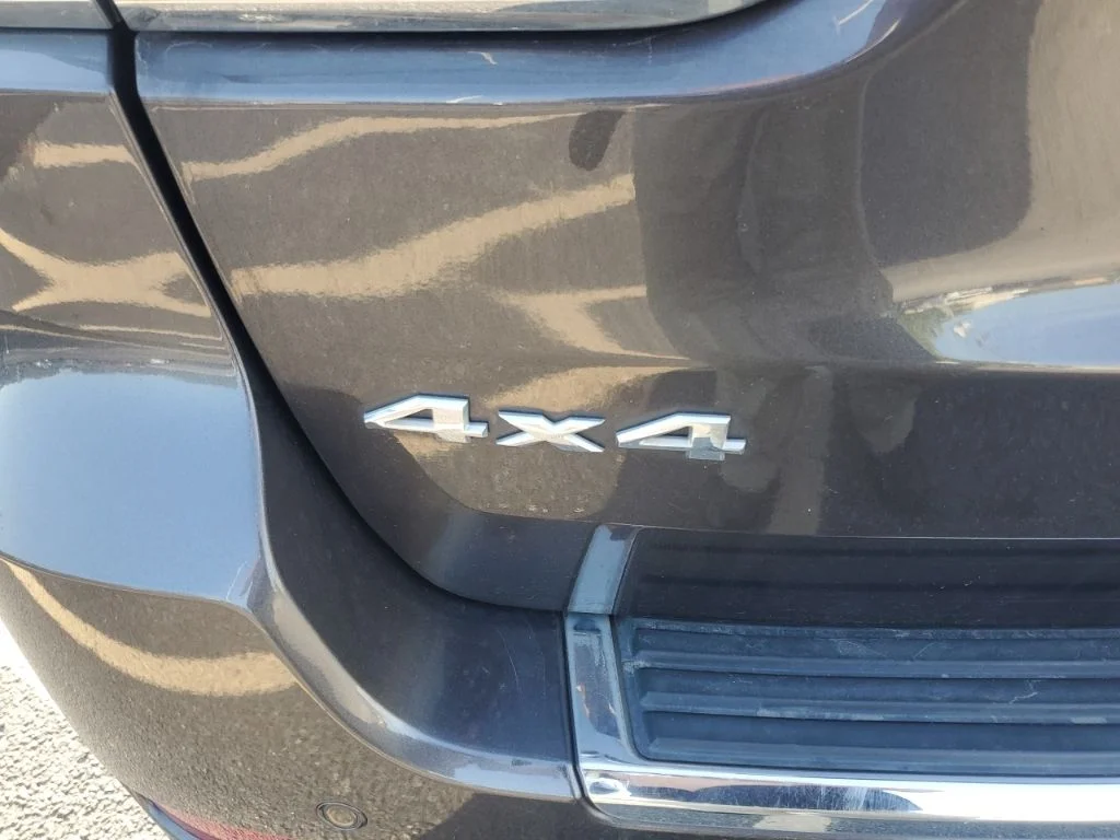 Used 2017 Gray Jeep Limited image 4