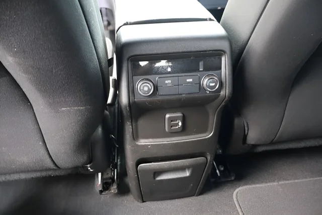 Used 2019 Summit White GMC SLE-2 image 40