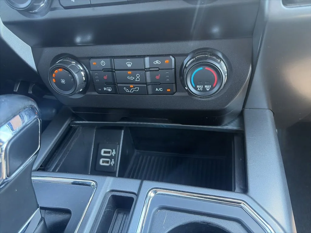 Certified Used 2020 Oxford White Ford XLT image 24