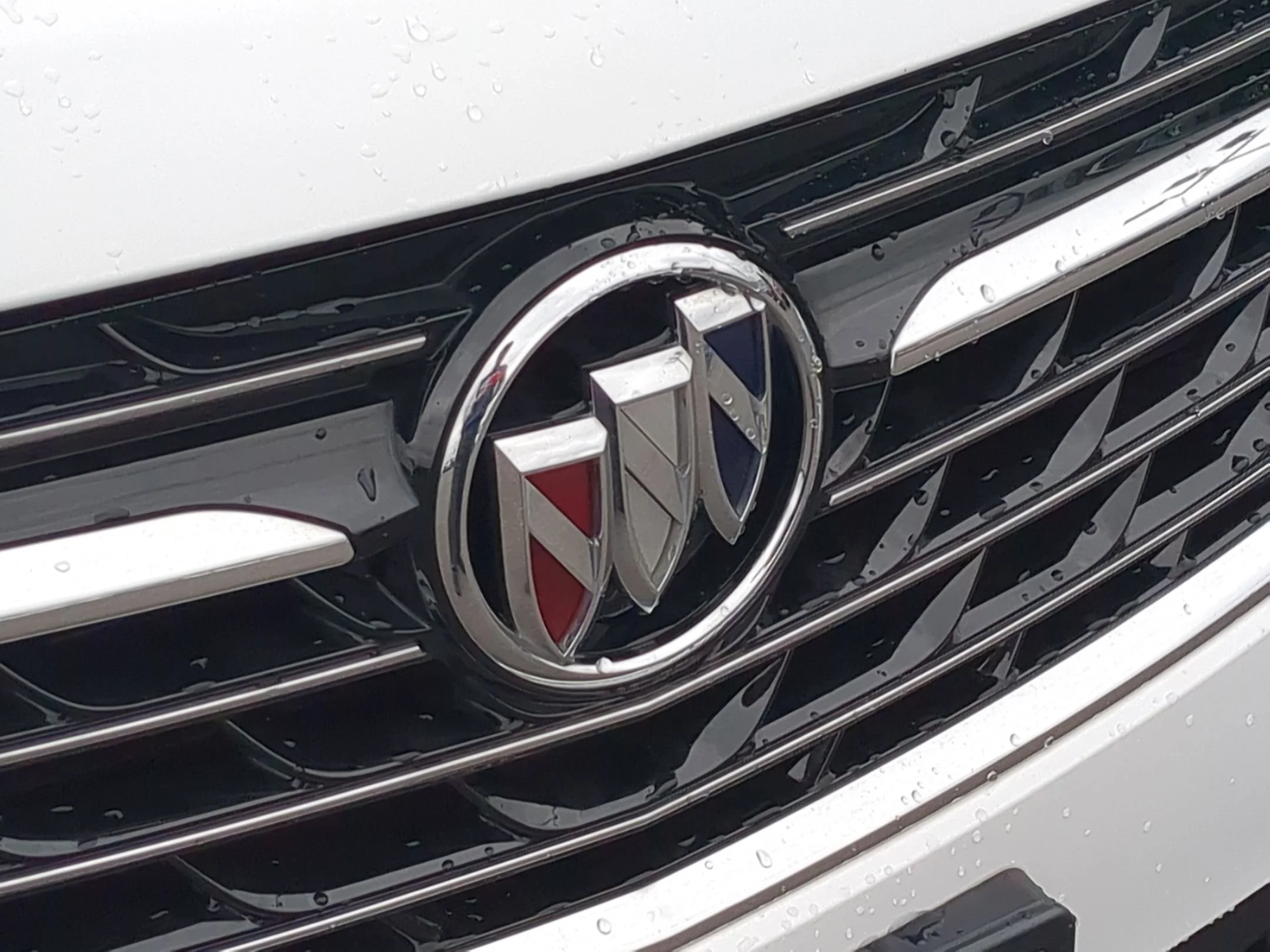 Used 2023 Summit White Buick Essence image 30