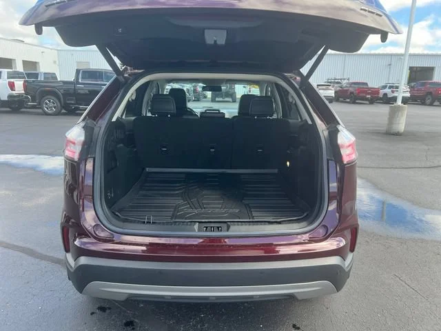 Used 2021 Red Ford SEL image 27