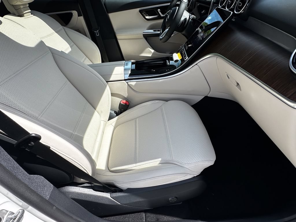 New 2026 Polar White Mercedes-Benz GLC 300 image 15
