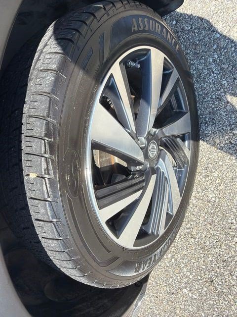 Used 2018 Magnetic Black Metallic Nissan Platinum image 8