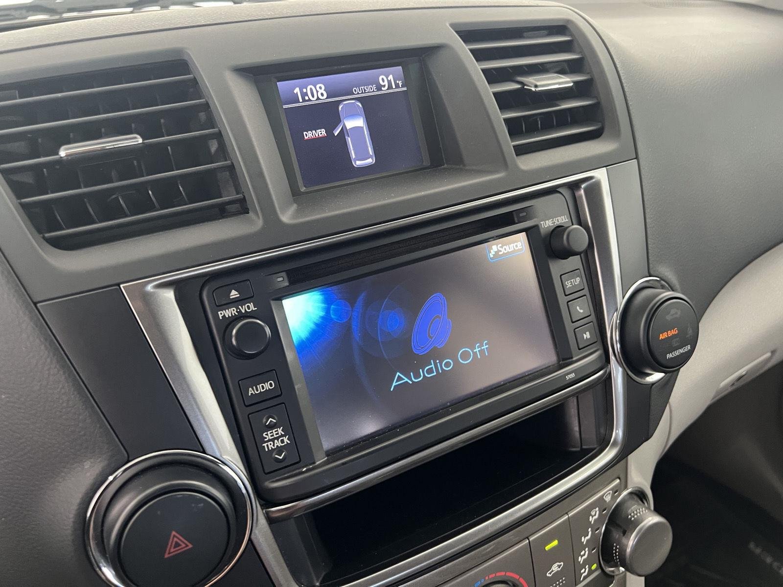 Used 2013 Shoreline Blue Pearl Toyota SE image 17