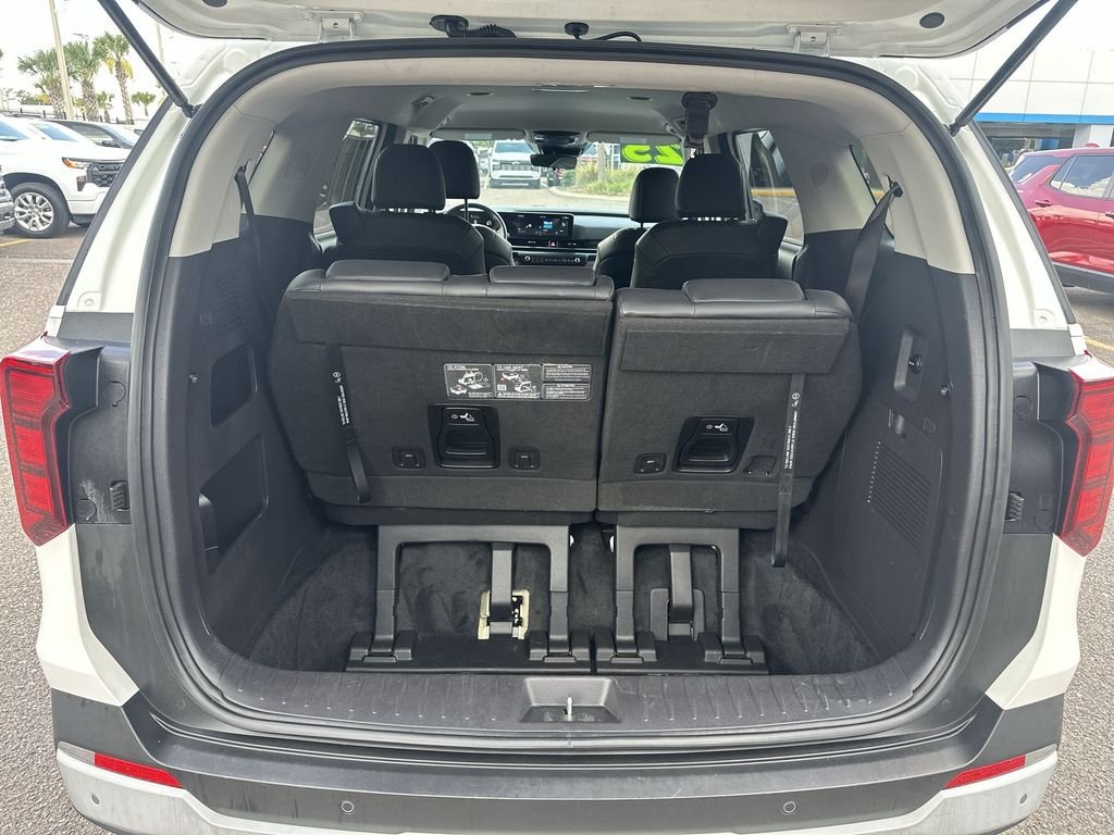 Used 2025 White Kia LXS image 24