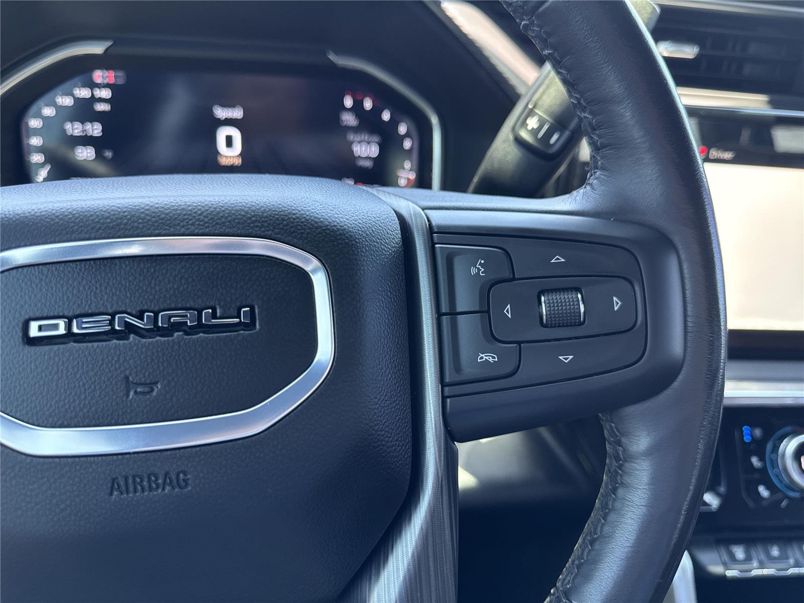 Used 2024 White Frost Tricoat GMC Denali Ultimate image 23