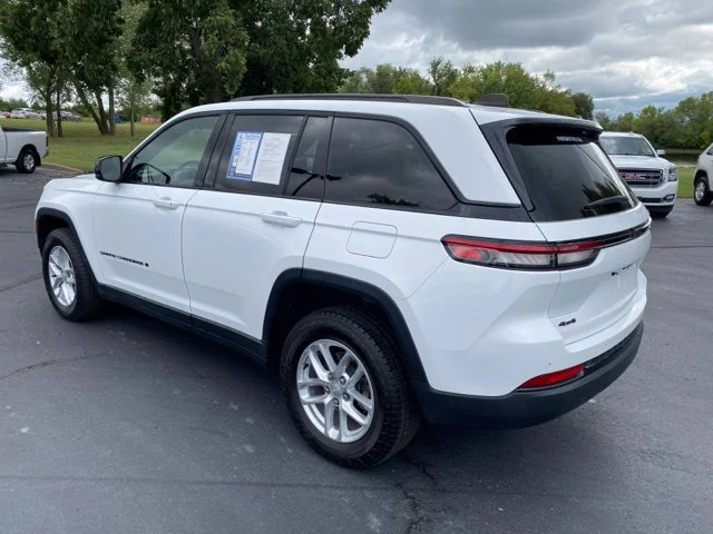 Used 2024 White Jeep Altitude image 5