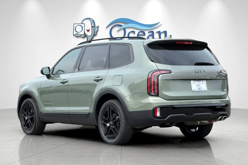 Used 2024 Jungle Green Kia EX X-Line image 6