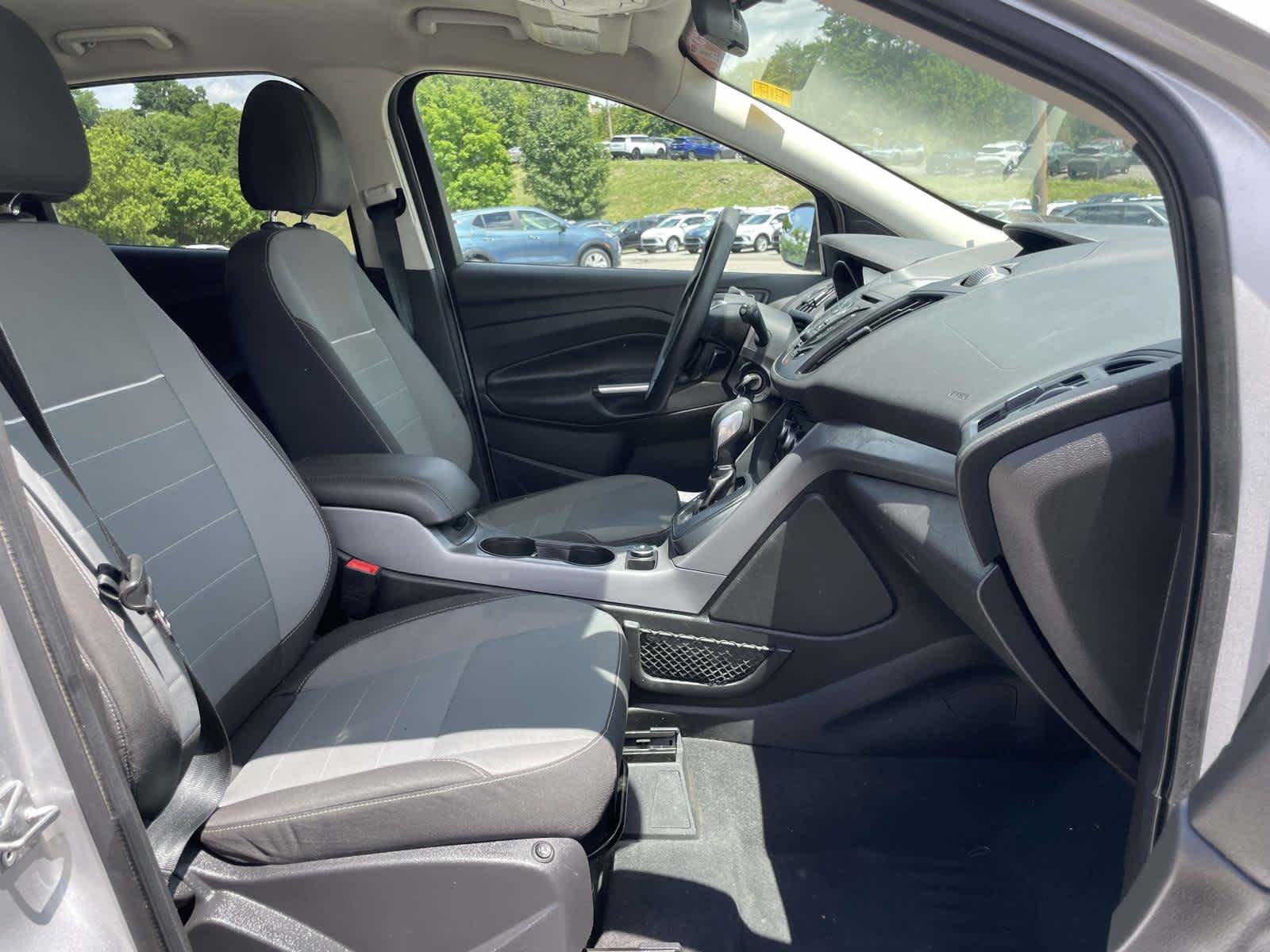 Used 2014 Ingot Silver Metallic Ford SE image 22