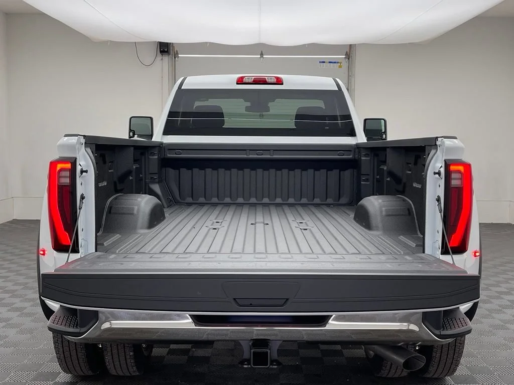 2026 GMC Sierra 3500HD Pro - Photo 8