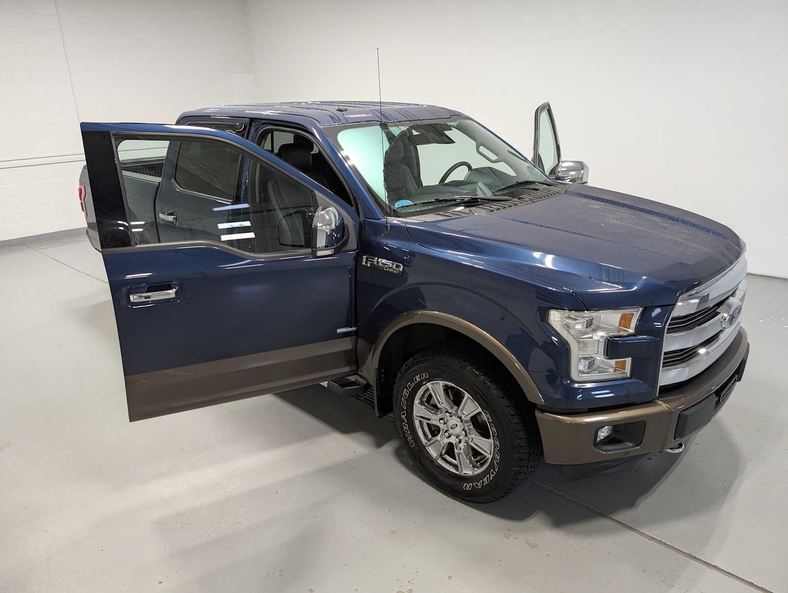 Used 2016 Caribou Metallic Ford Lariat image 17