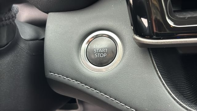 Used 2025 Pearl Toyota LE image 16