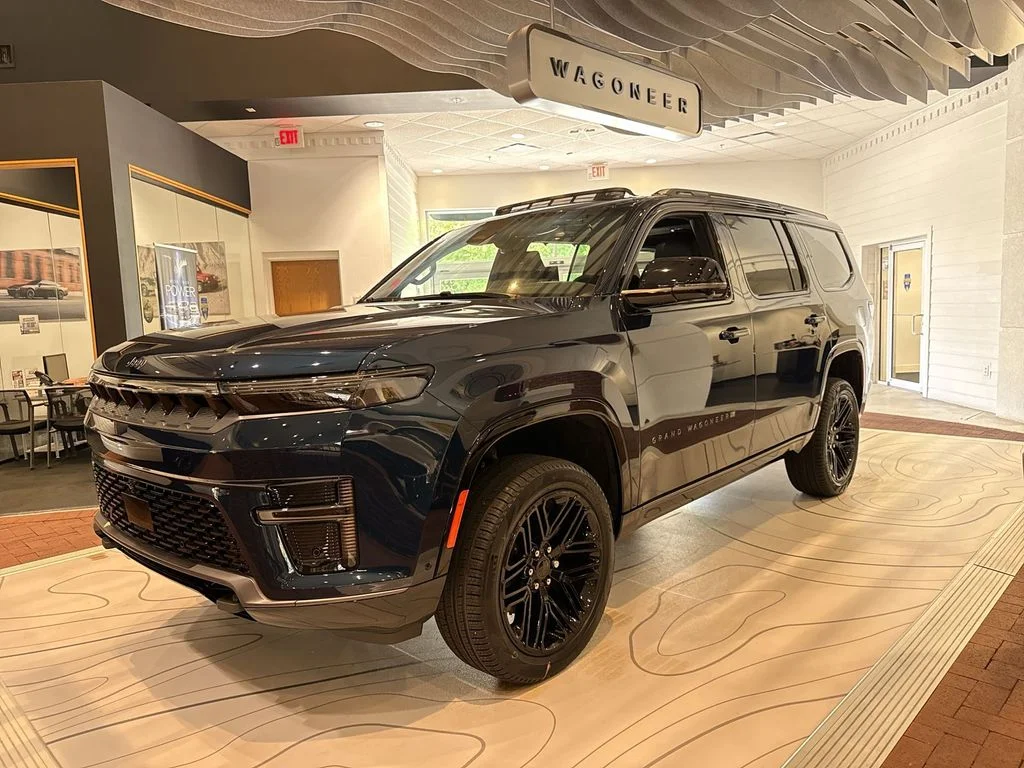 New 2026 Fathom Blue Pearl-Coat Exterior Paint (Late Availability) Jeep Limited Reserve image 9