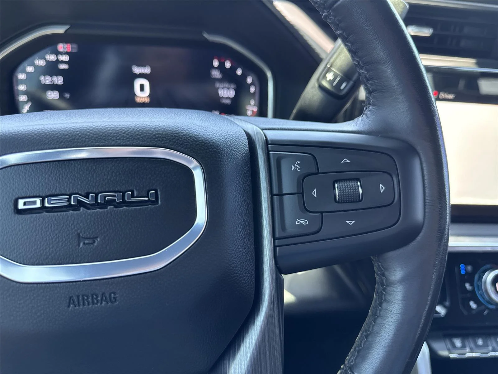 Used 2024 White Frost Tricoat GMC Denali Ultimate image 23
