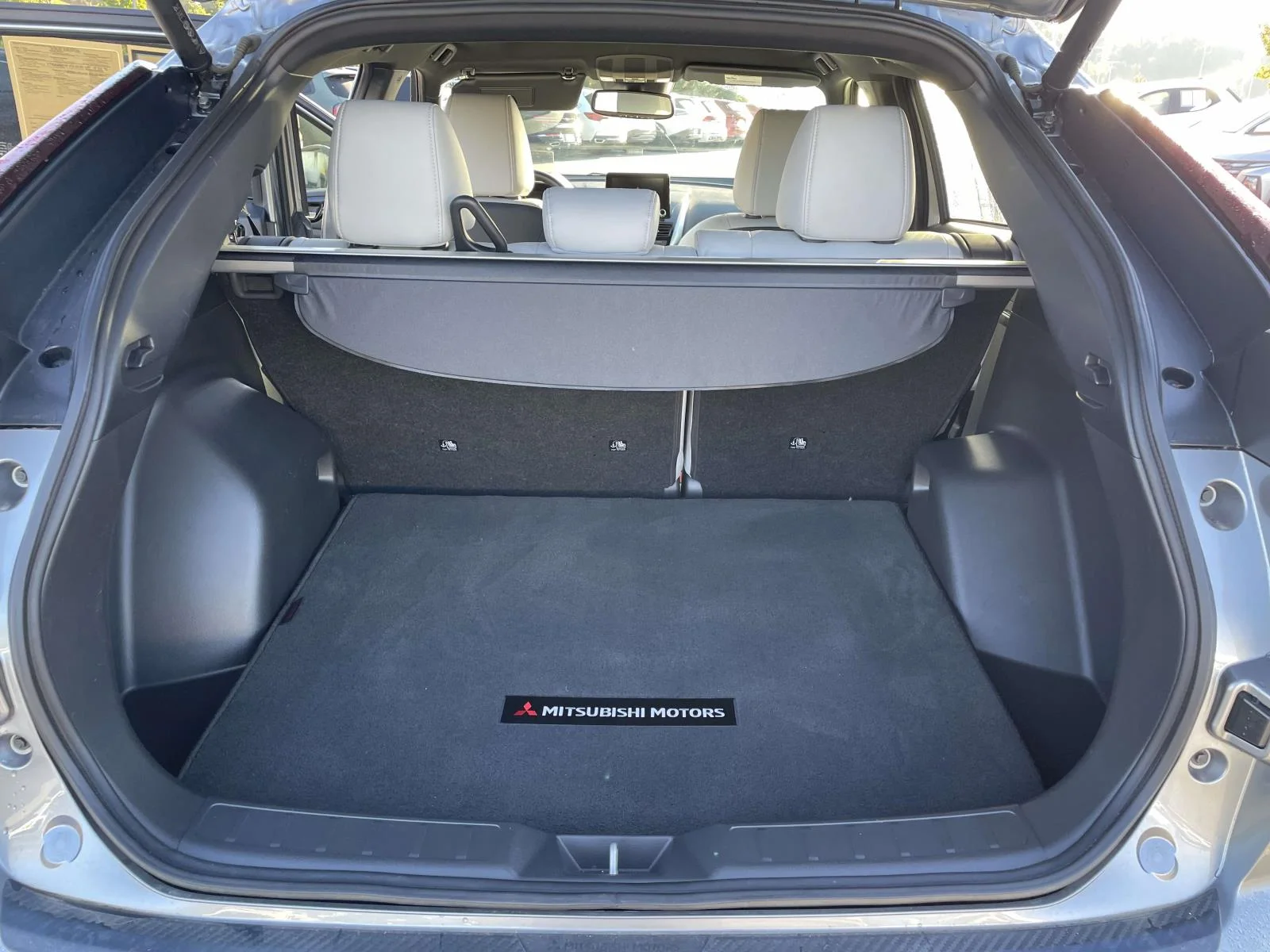 Used 2024 Mercury Gray Metallic Mitsubishi SEL image 30