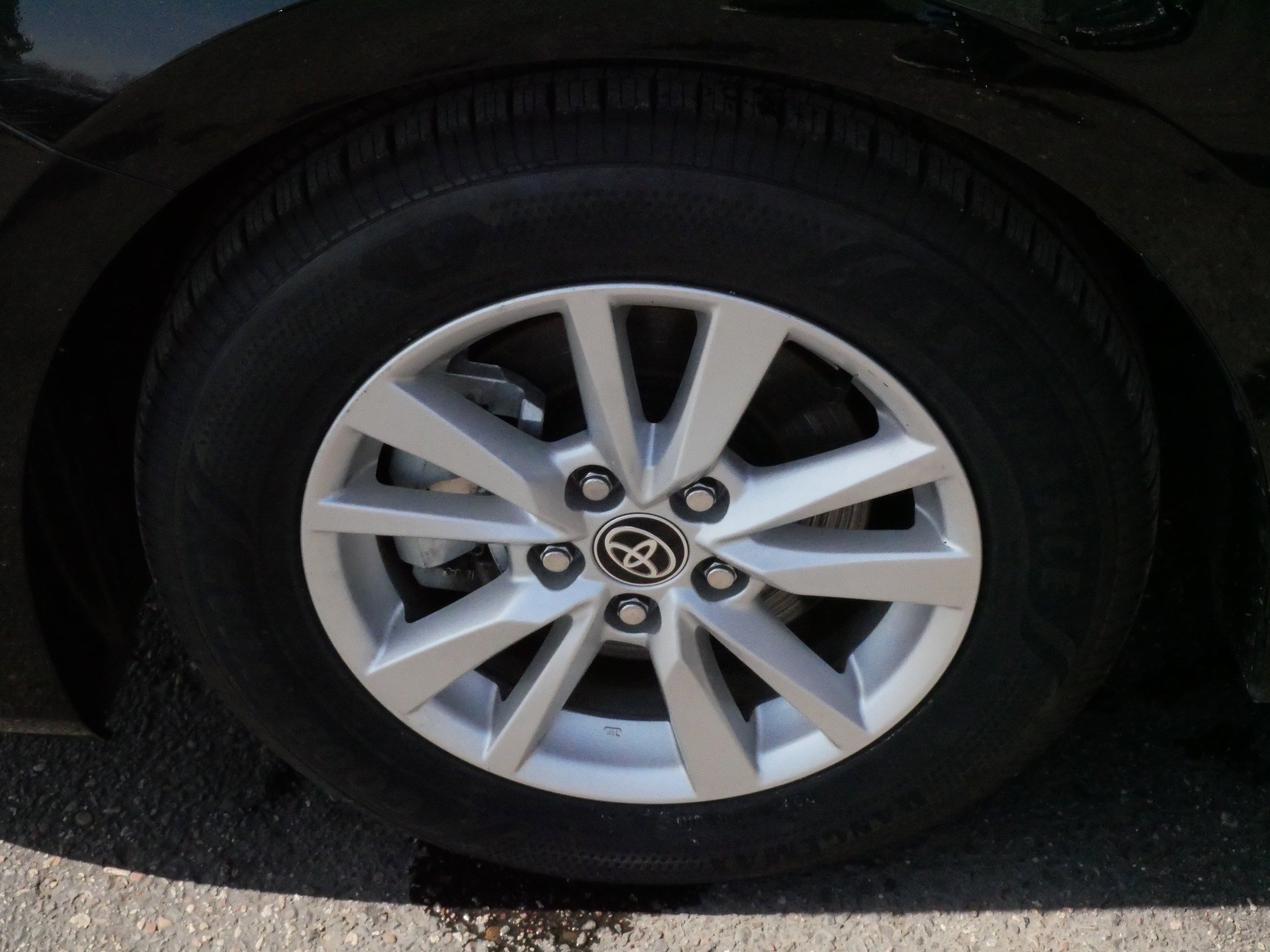 2025 Toyota Camry LE - Photo 12