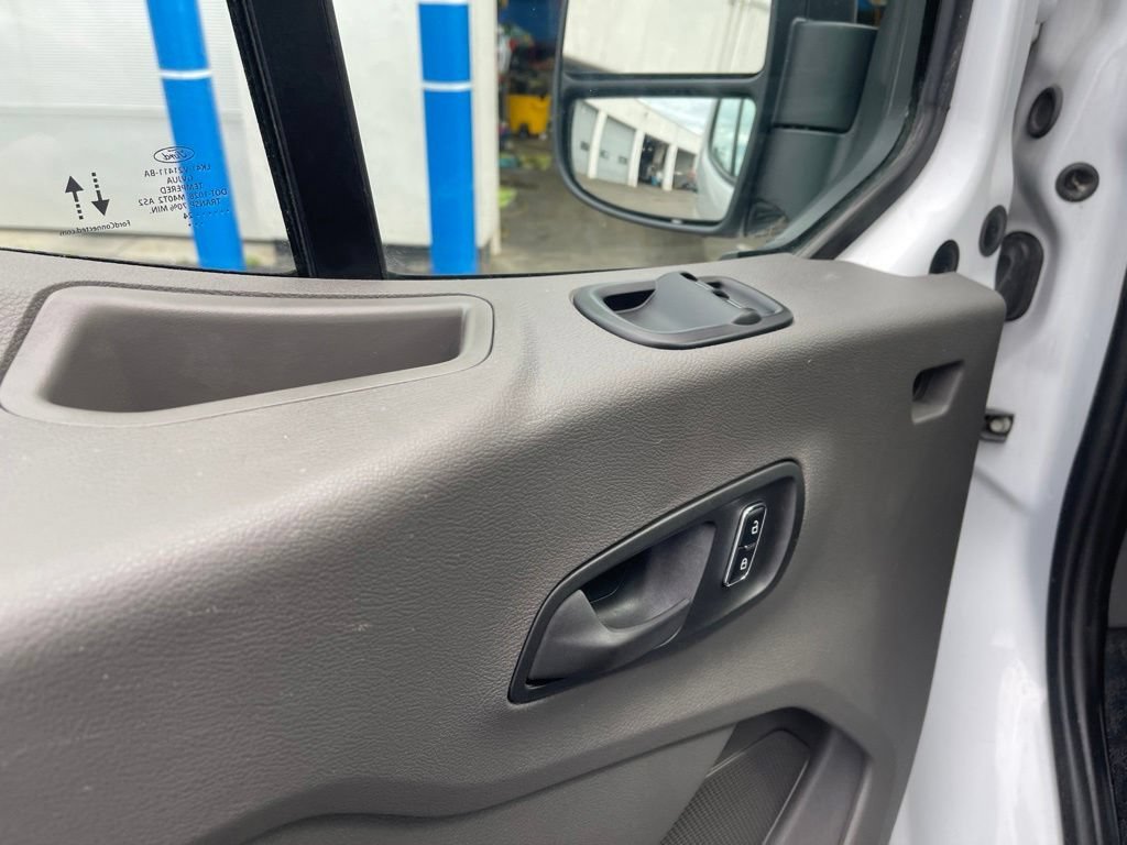 Used 2024  Ford  image 11