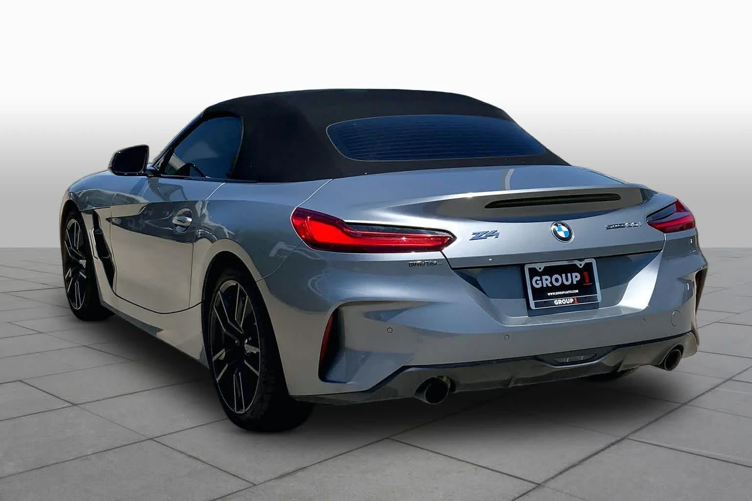 Used 2025 Skyscraper Grey Metallic BMW sDrive30i image 9
