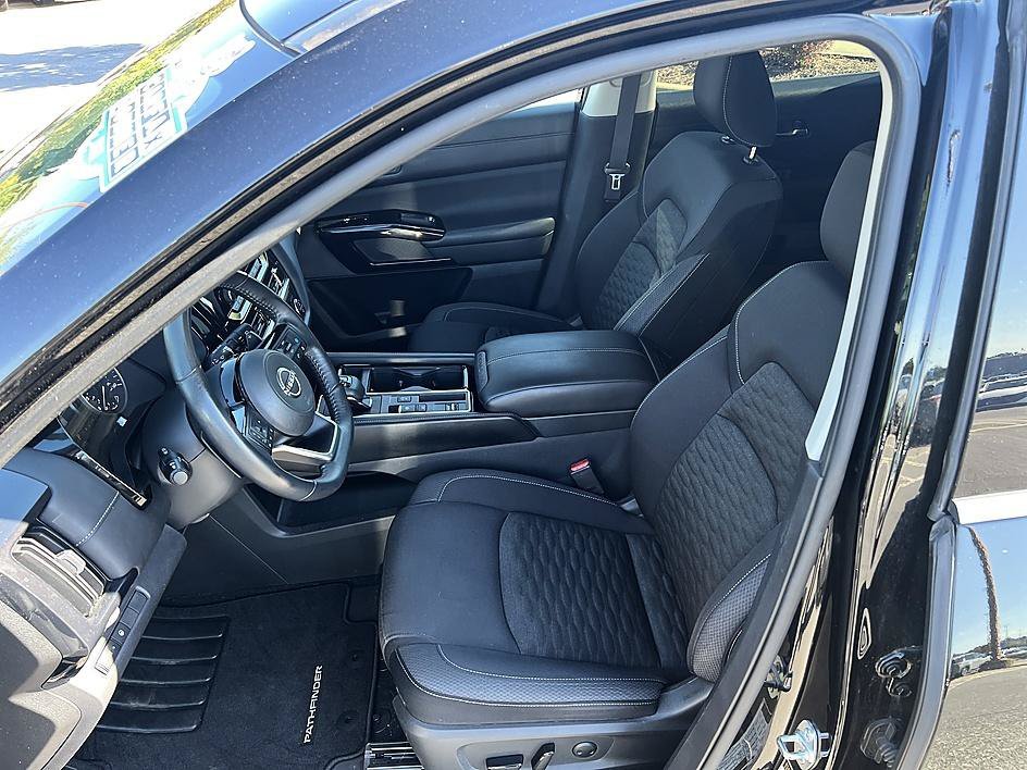 Used 2022 Super Black Nissan SV image 13