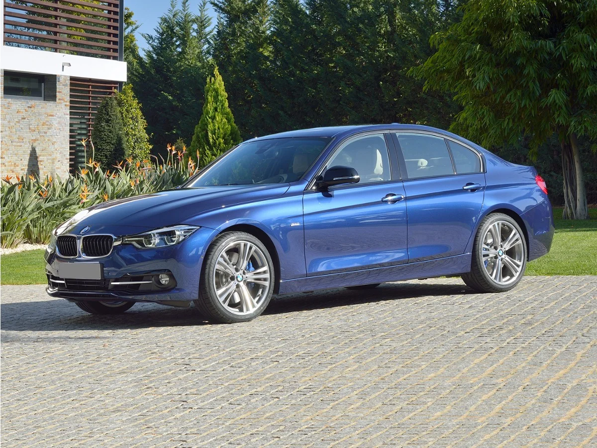 Used 2016 Silver BMW 320i xDrive image 1