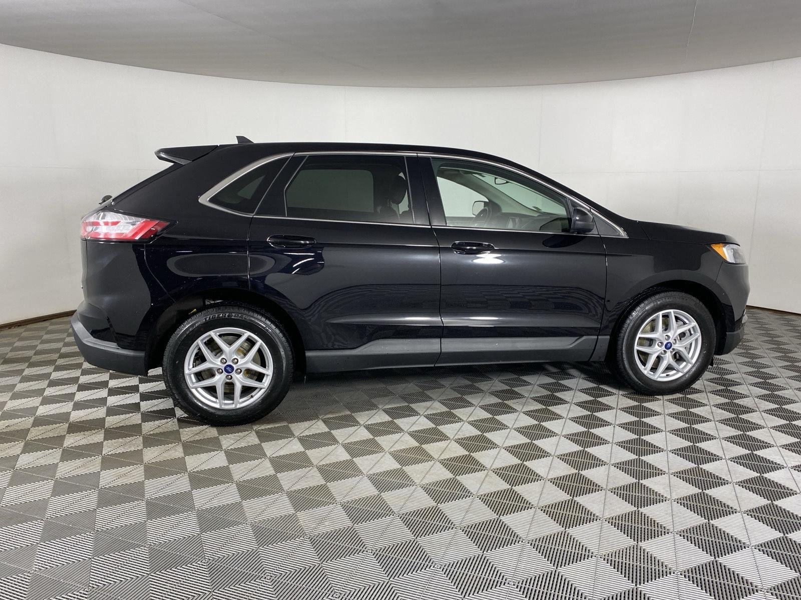 Used 2022 Agate Black Ford SEL image 11