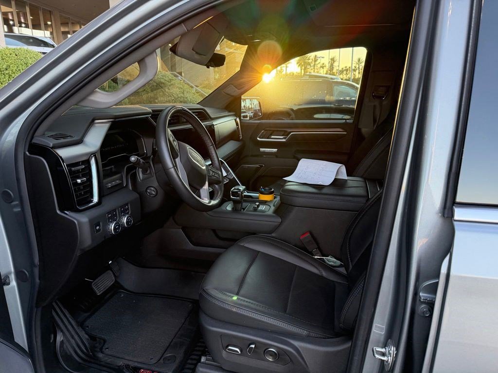 Used 2025 Sterling Metallic GMC Denali image 7