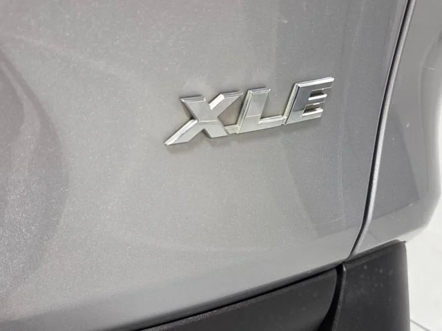 Used 2021 Silver Toyota XLE Premium image 11