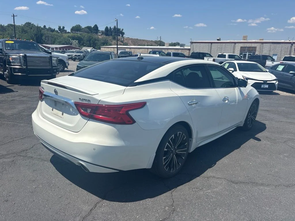 Used 2016 Pearl White Nissan Platinum image 4