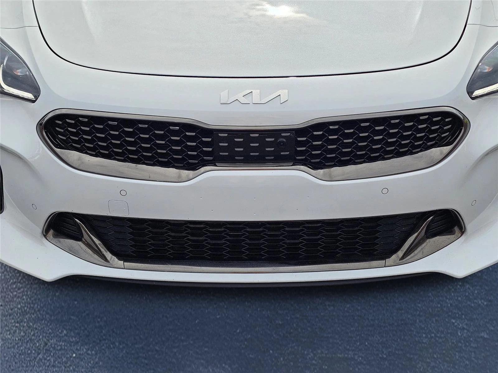 Used 2022 Snow White Pearl Kia GT2 image 4