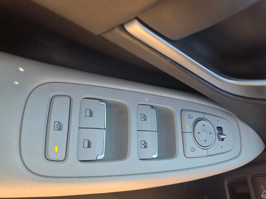 Used 2025 Silver Hyundai SEL image 19