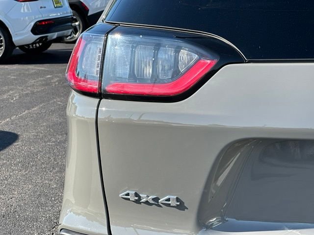 Used 2022 Gray Jeep Latitude Lux image 12