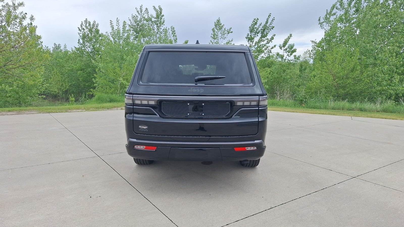 New 2026 High Gloss Black Exterior Paint Jeep Limited Reserve image 5