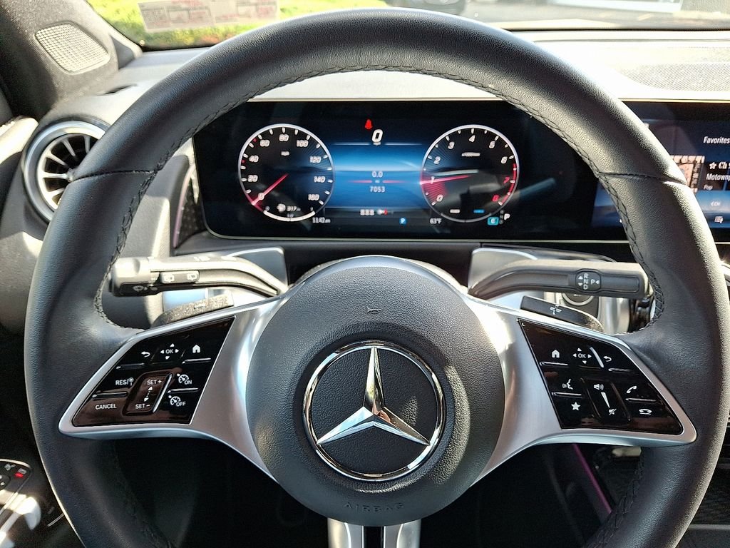 Certified Used 2025 Black Mercedes-Benz GLB 250 image 18